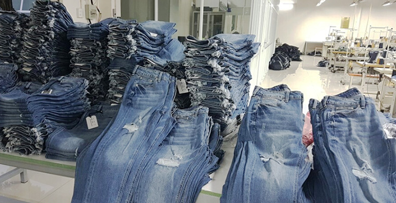 Xưởng may jean nam nữ giá rẻ tại TpHCM