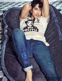 Vẻ đẹp cuốn hút của Song Seung Hun khi ở tuổi 37