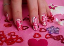 10 mẫu nail họa tiết hình trái tim đỏ đẹp lạ mắt