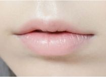 8 cách làm hồng môi tự nhiên cho bạn gái