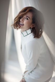 Học Trâm Nguyễn phong cách đơn sắc gợi cảm 