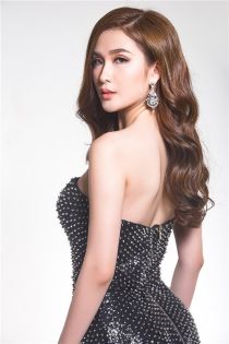 Học trò của Phạm Hương “chặt đẹp” Ngọc Trinh