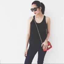 Hà Tăng chỉ cần diện đồ đen và tô son đỏ là quá đủ!