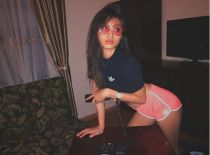Khi 4 cô gái Việt khiến mạng xã hội “bùng nổ” vì sự sexy của mình