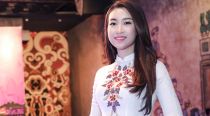 Hoa hậu Mỹ Linh giản dị đi sự kiện