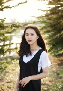 Cô nàng 10x khiến bao chàng trai muốn che chở