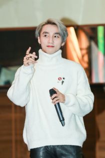 Sơn Tùng M-TP lần đầu lên tiếng về việc rời công ty cũ