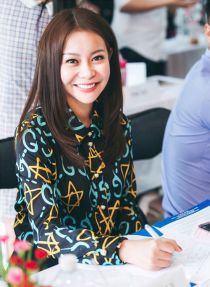 Hải Dương thanh lịch đi làm giám khảo
