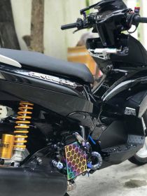 Cận cảnh Air Blade độ chất với dàn đầu công nghệ cao đầy kích thích