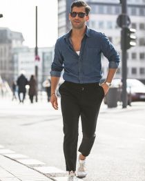 Gợi ý set đồ nam phối sơ mi denim cùng quần jeans đen mạnh mẽ