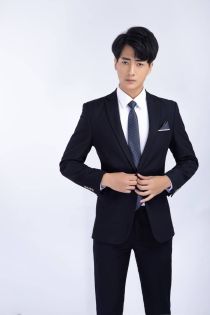 Mặc Vest nam chuẩn phong cách Ý mạnh mẽ