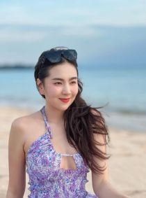 MC Mai Ngọc bùng nổ visual khi đi biển