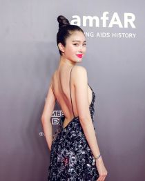 Nhan sắc nữ hoàng chuyển giới Nong Poy ở tuổi 36