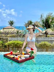 Tinh tế khi diện bikini Jennifer Phạm được người hâm mộ khen hết lời
