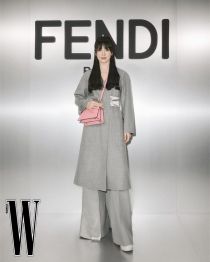 Hình ảnh Song Hye Kyo ở show diễn Fendi