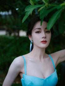 Địch Lệ Nhiệt Ba diện váy o ép vòng một 