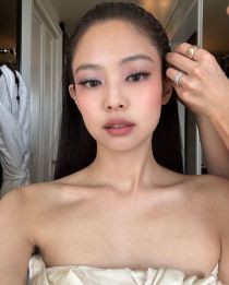 Chậu nước đá lạnh giúp Jennie (BLACKPINK) giữ làn da săn chắc