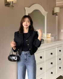 Mix thời trang sành điệu với áo khoác tối màu