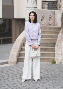 Diện quần âu thanh lịch, tôn dáng như quý cô Linh Rin