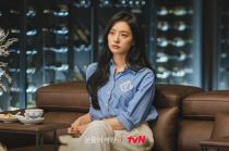 Sang chảnh với sơ mi, quần âu như ‘tiểu thư tài phiệt’ Kim Ji Won