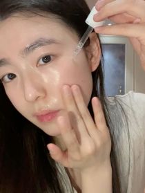 Vì sao bạn nên thử bỏ qua bước rửa mặt bằng sữa rửa mặt vào buổi sáng?