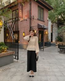 Diện chân váy suông tới công sở chuẩn thanh lịch