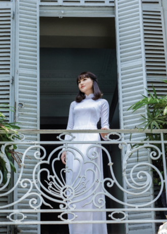 Ngắm BST áo dài nữ sinh ‘dòng thời gian’ của Thái Tuấn