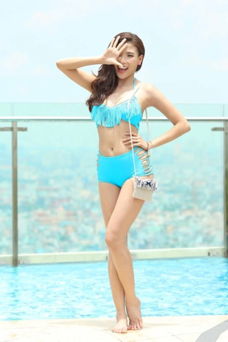 Thúy Diễm, Hồng Loan tự tin khoe dáng cùng bikini