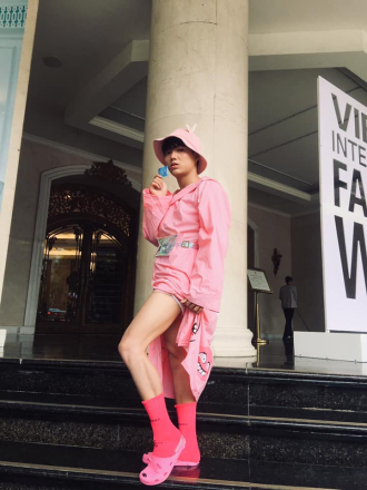 Một “ca khó” trên đường phố của Vietnam International Fashion Week