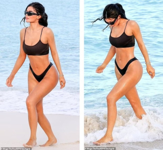 Thân hình chuẩn đồng hồ cát của Kylie Jenner khi diện bikini