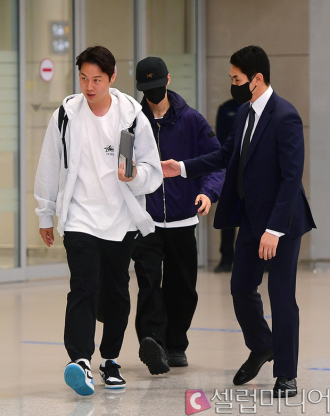 Cha Eun Woo lộ diện ở sân bay sau khi nghe tin người anh em Moonbin qua đời