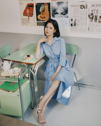 Học Song Hye Kyo diện váy trẻ trung cho ngày hè sôi động
