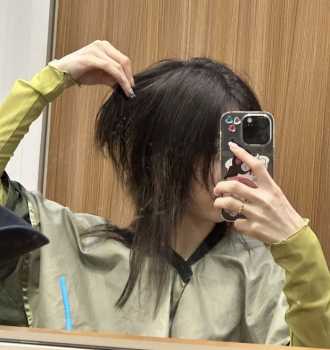 Mái tóc đứt gãy hư tổn của Nayeon (TWICE)