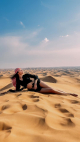 Siêu mẫu Minh Tú bừng sáng giữa sa mạc ở Dubai