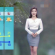 Những chiếc váy ngắn ‘báo động’ của MC thời tiết Hàn Quốc